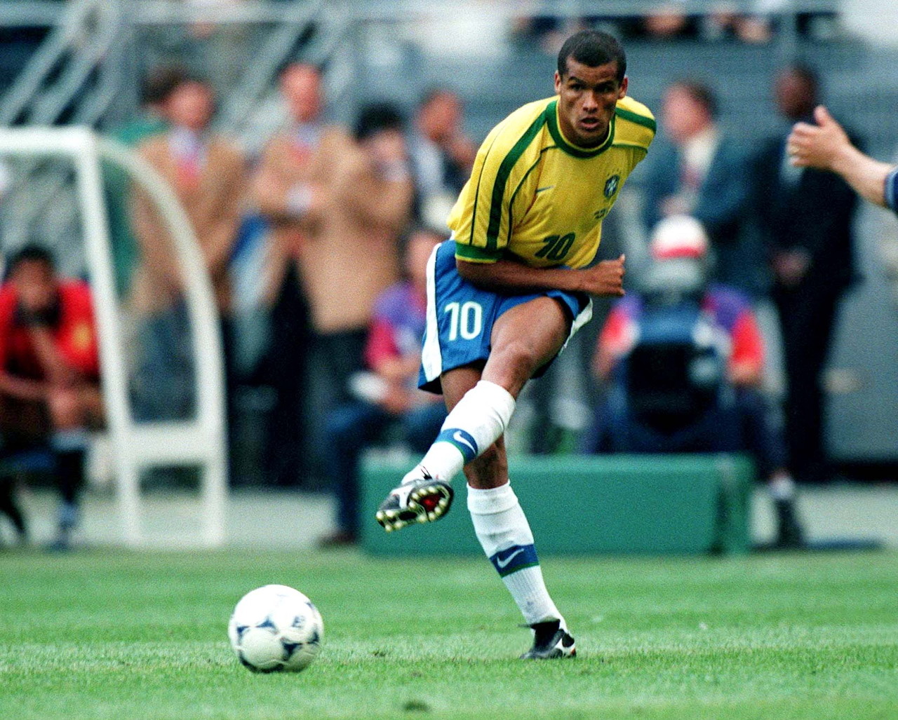 伊万回应帅位问题：备战眼下比赛最重要 是否继续执教未来会与足协讨论