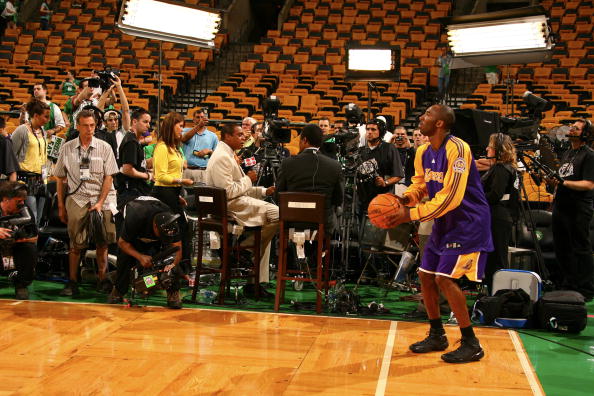 正肩负着延 正肩负着延