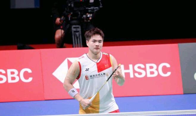 体育《天天耍大牌》消暑晚会：送好礼 送清凉 送健康