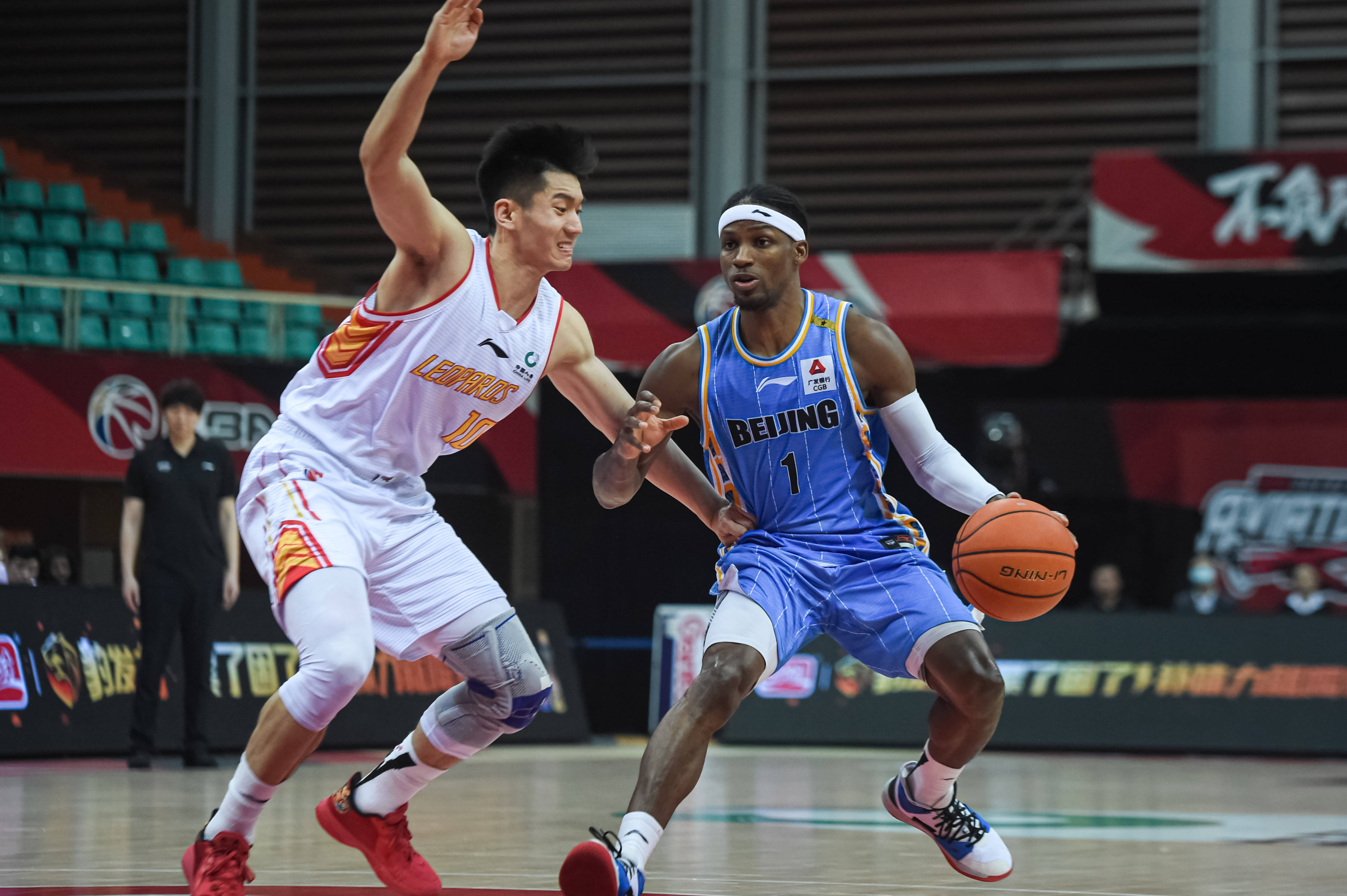 布莱顿中场 布莱顿中场