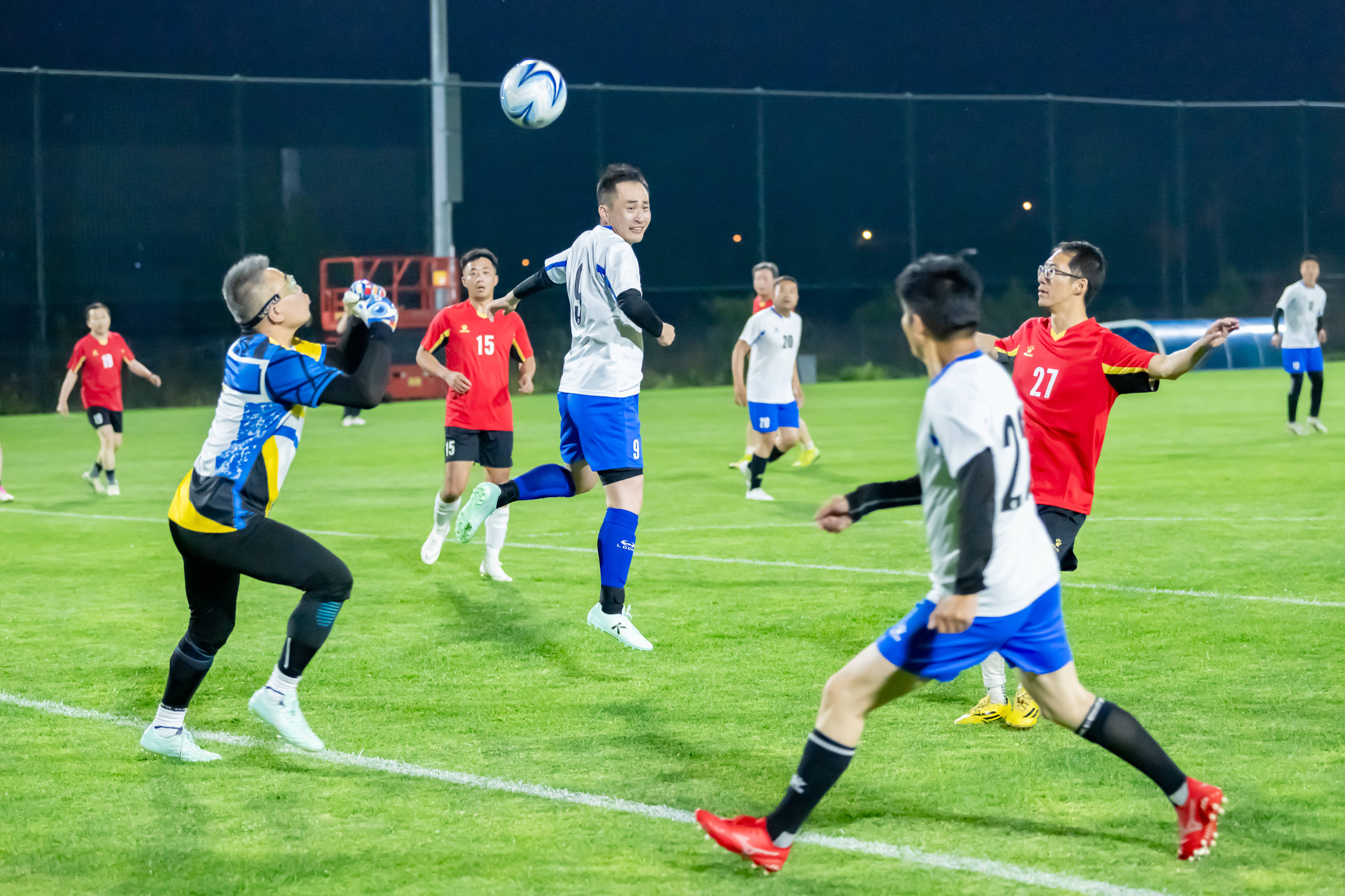 群星闪耀！长虹携手滑雪世界杯，书写“科技+体育”共赢新篇