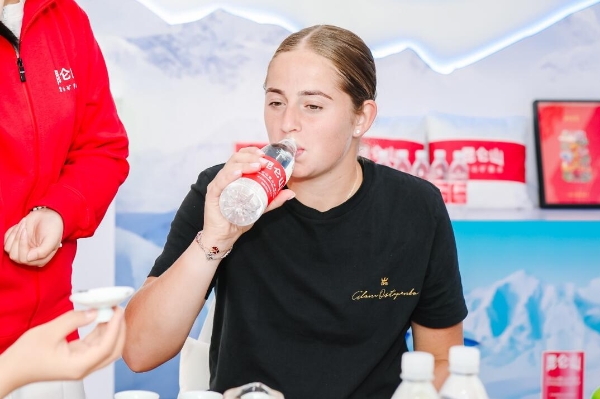 为什么在锦标赛中，中筹码最难打？（锦标赛中，中等筹码为何最难应对？）